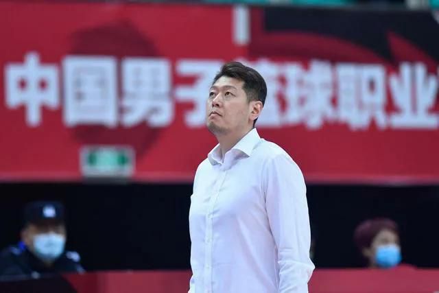 要不要处理一下院子里过分茂密的绿植，毕竟这与外面环境相差太大，不过仔细想想倒也无所谓，毕竟这里也没人来，山里气温比较低，所以绿植长得慢了一些，但等过了清明之后，温度上来。